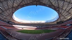 详解棒球规则中的“观众干预”判定当球迷触碰界外可捕球