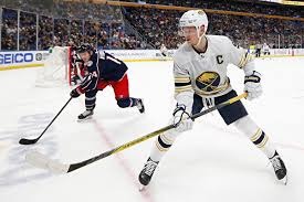 《上古卷轴5》玩家整花活 各种方法拯救主线被龙摔死士兵