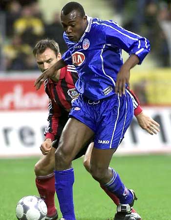 郭艾伦通过 郭艾伦通过