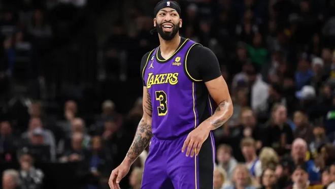 在主场比赛 在主场比赛