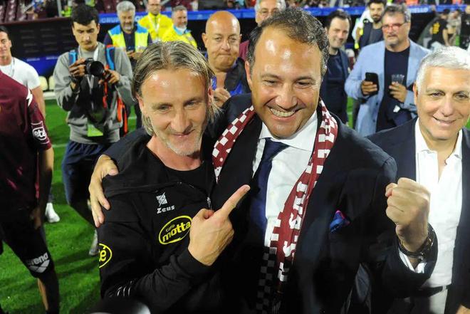 现代足球中 现代足球中